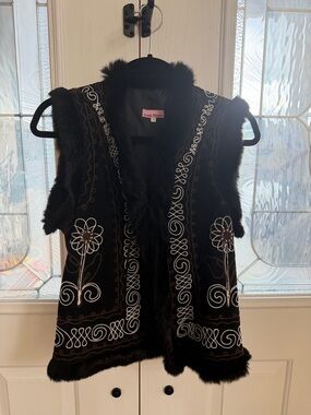 Stella Forest  Black Embroidered Faux-Fur Trim Vest Size 1